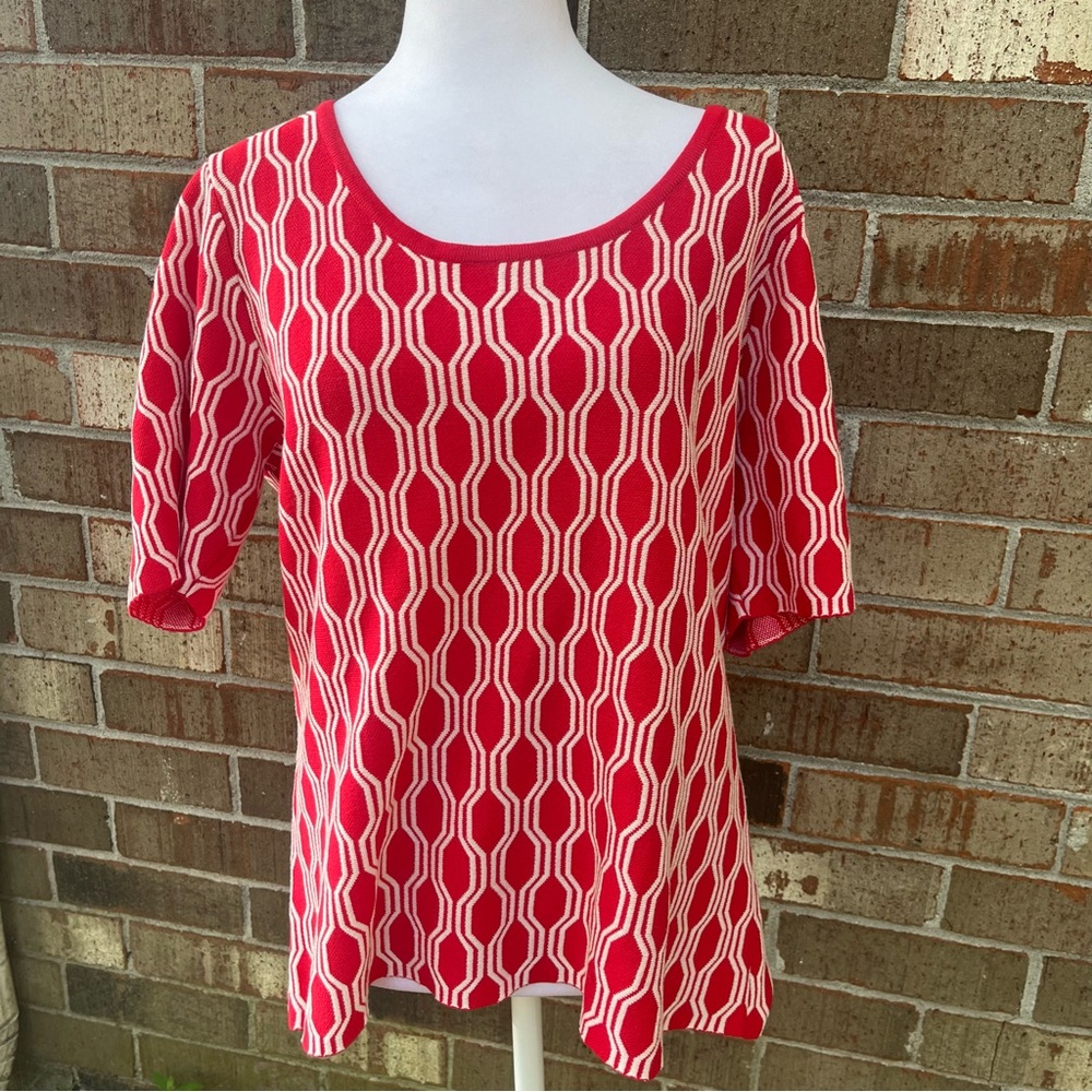 Women’s Plus Size Nina Leonard Red and White Geometric Print Short Sleeve Top 1X